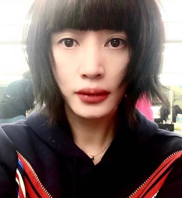 김혜수, 바가지 is 뭔들 여신 아우라...섹시한 레드립[TEN★]