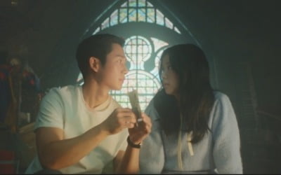블랙핑크 지수, 정해인 머리에 총 겨눴다 "내가 누군지 모르지?" ('설강화')
