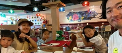 '美 거주' 쿨 유리, 다둥이 맘의 외출...붕어빵 대가족의 단란함[TEN★]