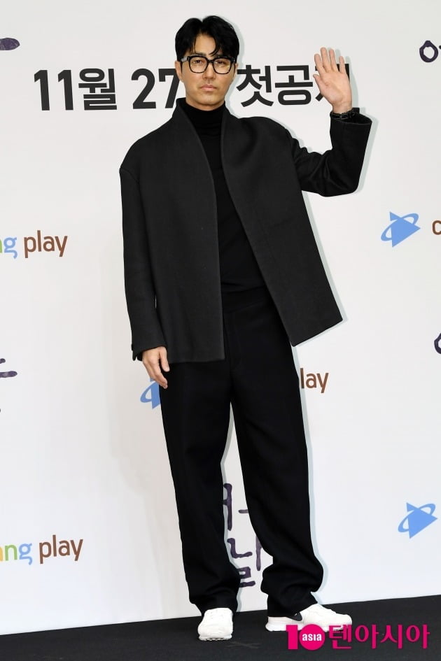 [TEN 포토] 차승원 '시크한 손인사'