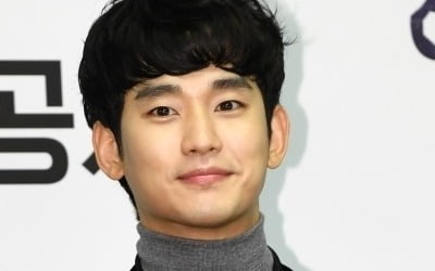 김수현, 또 전라노출에 베드신…'어느 날'은 '리얼'과 달랐다 [TEN스타필드]