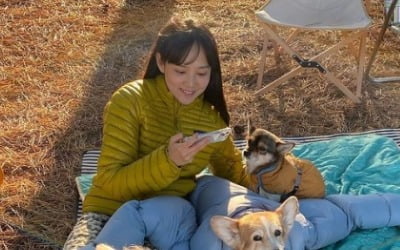 '100평대 건물주' 윤승아, 반려견들과 행복 캠핑...♥김무열은 어디에?[TEN★]