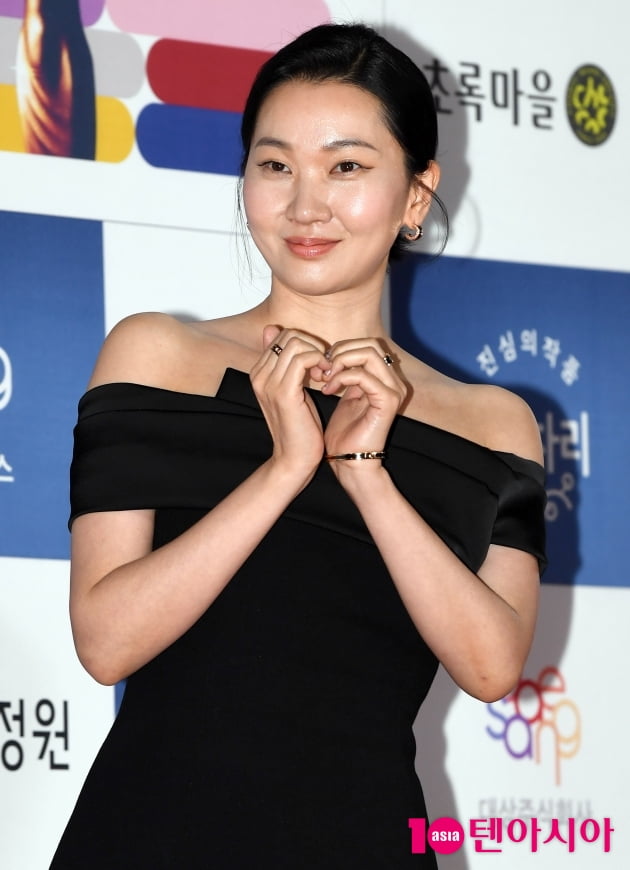 [TEN 포토] 장윤주 '여배우의 하트'