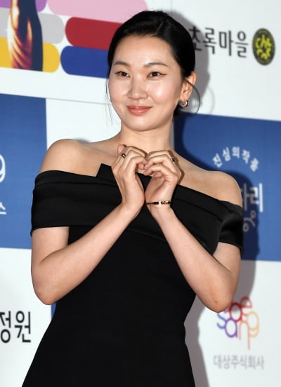 [TEN 포토] 장윤주 '여배우의 하트'