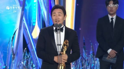 [제42회 청룡영화상] '모가디슈' 허준호 남우주연상 "기록 아닌 기억 남을 수 있는 작품하게 돼 감사"