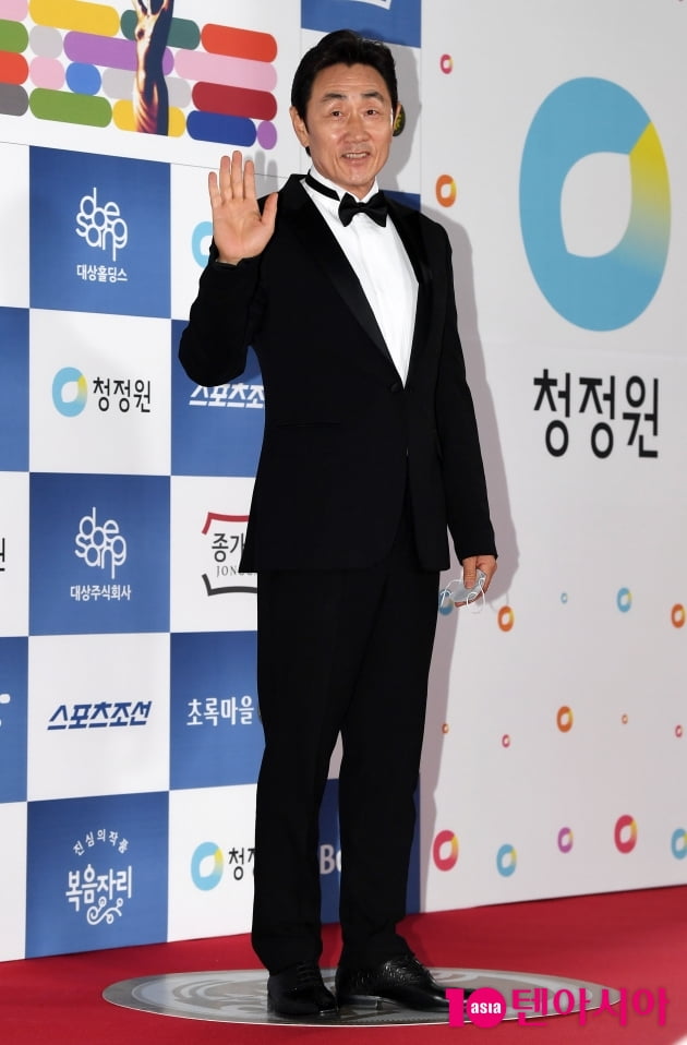 [TEN 포토] 허준호 '여유 넘치는 인사'