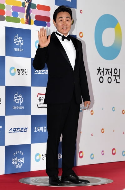 [TEN 포토] 허준호 '여유 넘치는 인사'
