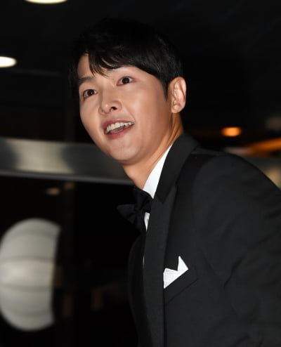 [TEN 포토] 송중기 '빛나는 미소에 눈이 부셔 '
