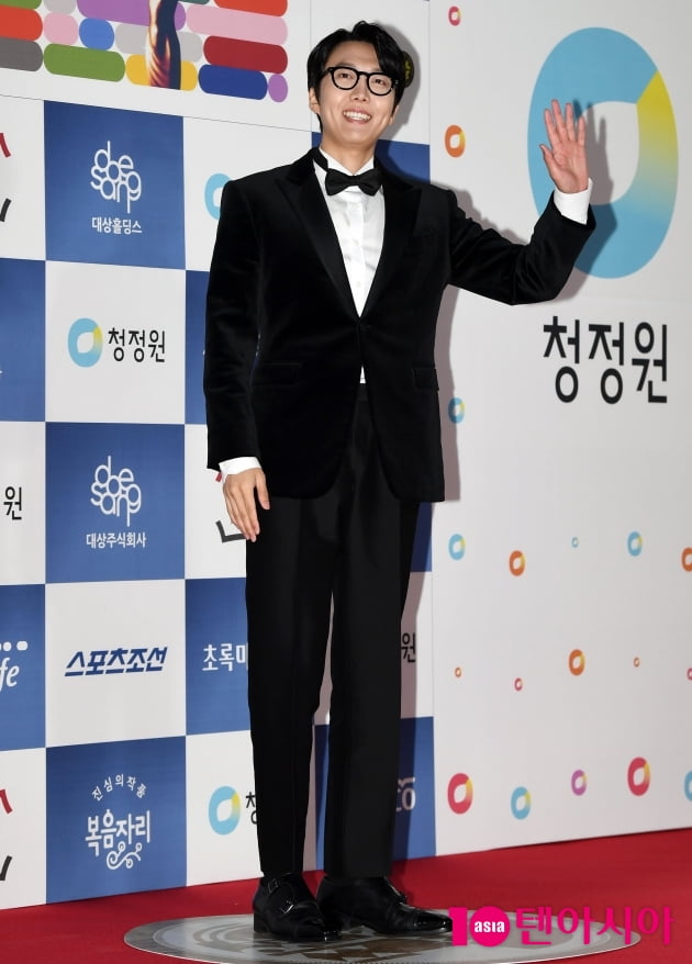 [TEN 포토] 김재범 '보조개 미남 인사'