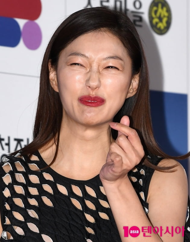 [TEN 포토] 이엘 '매력 만점 하트'
