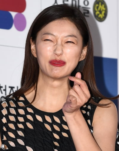 [TEN 포토] 이엘 '매력 만점 하트'