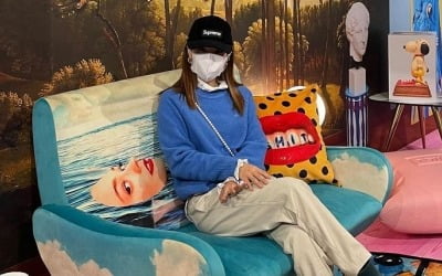'오뚜기3세' 함연지, 한남동 미술관 소파에서 당당한 애티튜드 "기 빨리는 전시회" [TEN★]