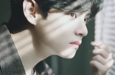 방탄소년단 뷔가 그린 자화상이 게임에…진정한 아티스트 면모