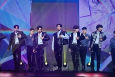 "존재 이유는 러브들" 뉴이스트, 단독 콘서트 마무리...오프라인 공연 정석