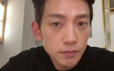 '김태희♥' 비, 나이프 들고 섬뜩한 표정 왜? [TEN★]