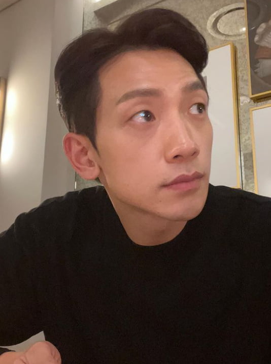 '김태희♥' 비, 나이프 들고 섬뜩한 표정 왜? [TEN★]