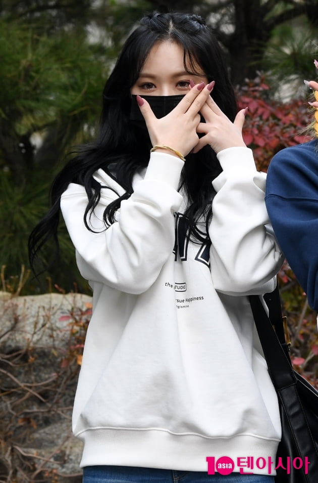 [TEN 포토] 에버글로우 이유 '반가워요'