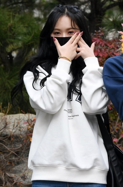 [TEN 포토] 에버글로우 이유 '반가워요'