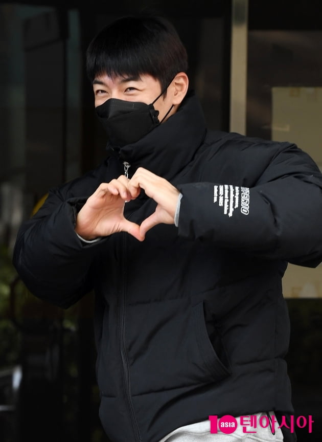 [TEN 포토] 손호영 '보기만해도 힐링되는 하트'