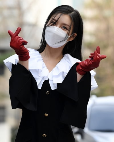 [TEN 포토] 스테파니 '강력한 레드 하트'