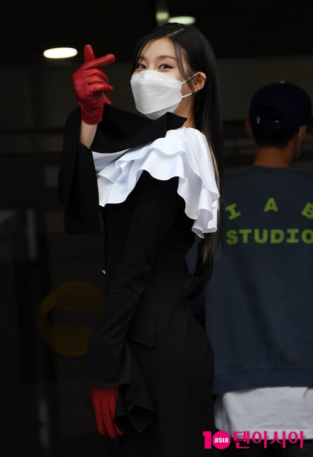 [TEN 포토] 스테파니 '남친 브래디 앤더슨에게 보내는 하트'