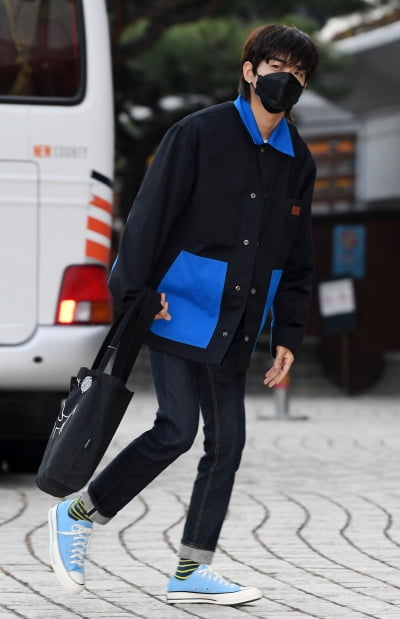 [TEN 포토] 이승윤 '청청패션도 완벽하게 소화'