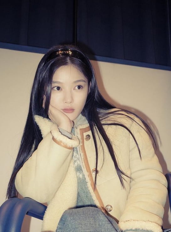 김유정, 달라진 분위기…C사 명품 머리띠도 찰떡 [TEN★]