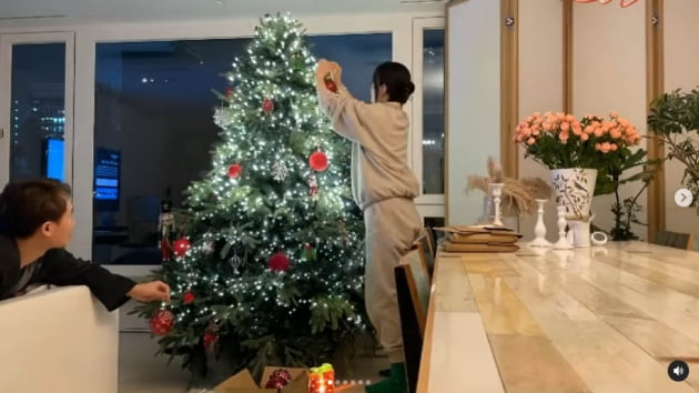 한지혜, ♥검사 남편과 만든 크리스마스 트리…딸 생각하며 뿌듯 "기다려져" [TEN★]