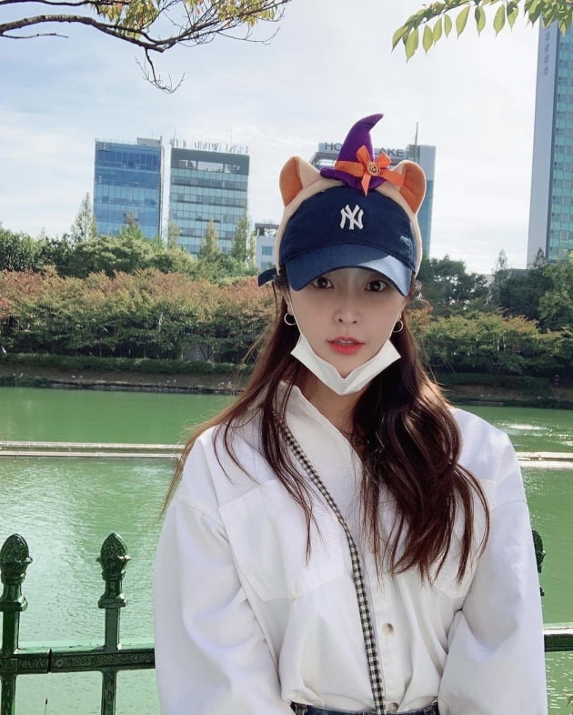 '강타♥' 정유미, '데이트 필수 코스' 인증샷…놀이동산 머리띠도 필수 [TEN★]