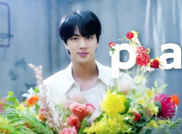 꽃보다 방탄소년단 진, 잘생김도 '신한 PLAY'