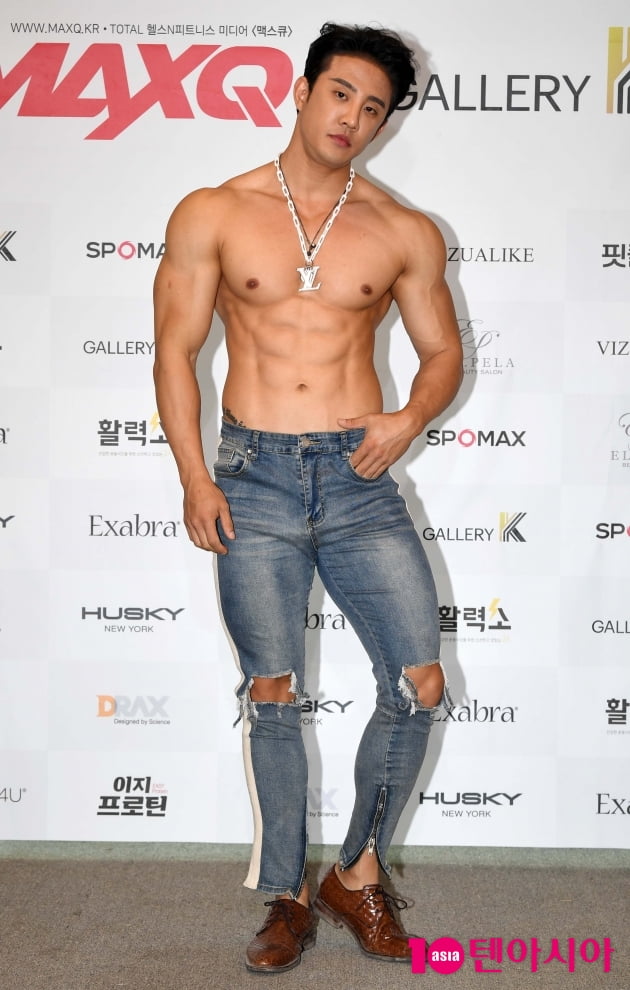[TEN 포토] 이원준 '돋보이는 식스팩'