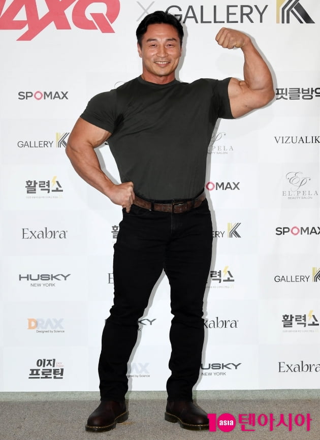 [TEN 포토] 최재덕 '환상적인 근육'