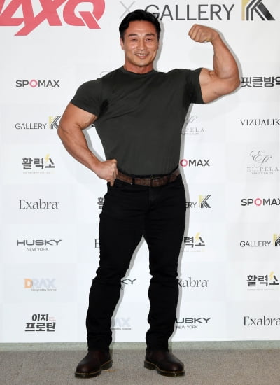 [TEN 포토] 최재덕 '환상적인 근육'
