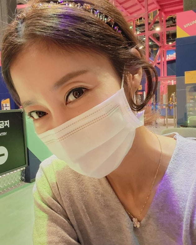 '싱글맘' 이지현, 육아 필수 코스 "키즈카페"…선물 받은 옷에 '행복' [TEN★]