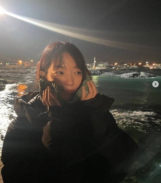 신민아, ♥김우빈과 촬영에 양볼 발그레…그렇게 좋을까 [TEN★]
