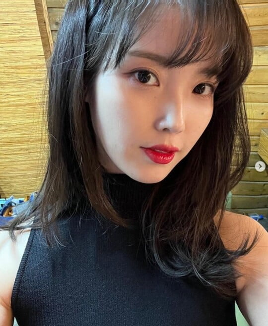 (사진=아이유 SNS)