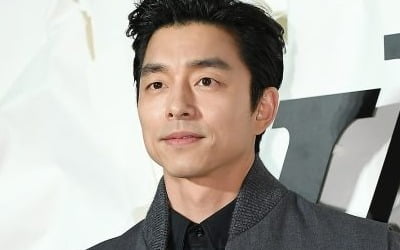 [공식] 공유 "김은희 작가 신작 출연? 검토작 중 하나"