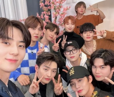 [공식] 워너원, 스태프 코로나 확진으로 '2021 MAMA' 사전 녹화 중단