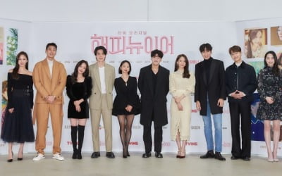 [종합] "코로나·마스크 없어"…'해피 뉴 이어' 한지민·이동욱→이광수 14人이 선사할 따뜻한 연말