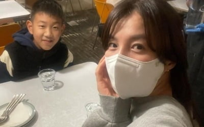 '정조국♥' 김성은, 남편 말고 "남친과 데이트"…한남동 카페 자리까지 선점하는 센스 [TEN★]