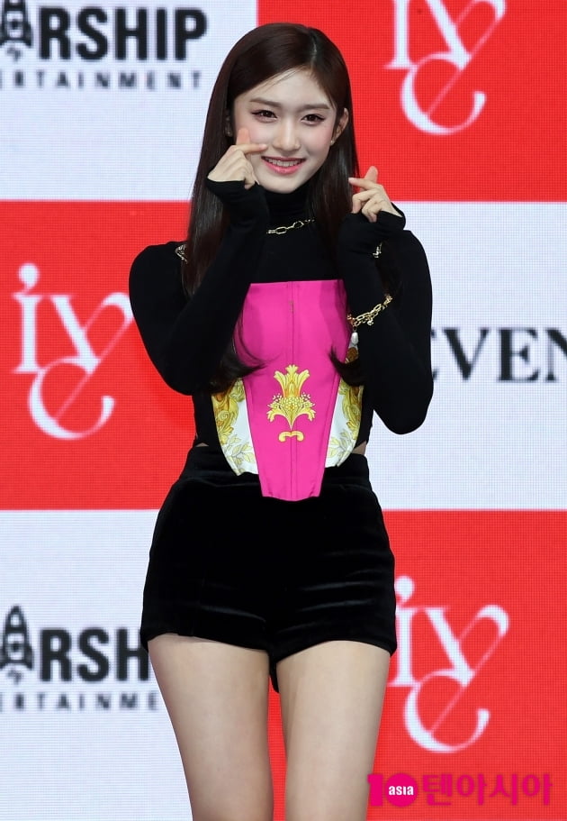 [TEN 포토] 아이브 이서 '막내의 귀여움'