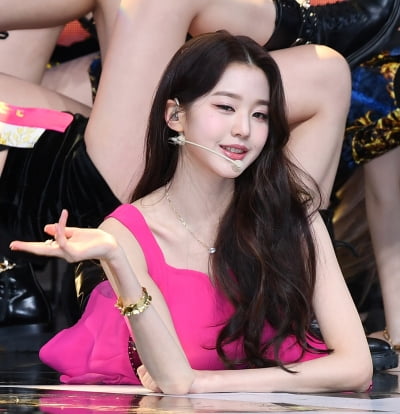 [TEN 포토] 아이브 원영 '피부에 조명을 달았나'