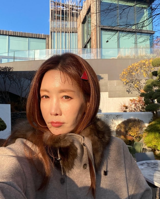 '재미교포♥' 김정은, 대저택 정원 "낙엽 청소 고민 중"…혼자하긴 너무 넓어 [TEN★]