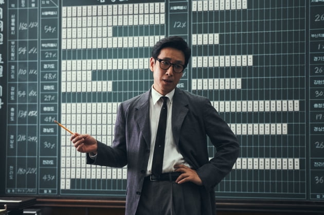 '킹메이커' 이선균, 선거판 뒤흔드는 전략가 변신