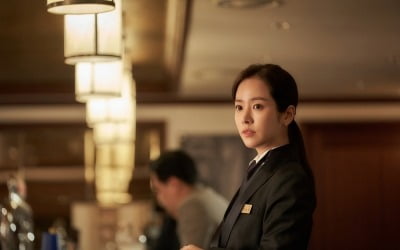 '해피 뉴 이어' 한지민, 짝사랑女로 돌아왔다…"표정 하나하나가 사랑스러운 배우"