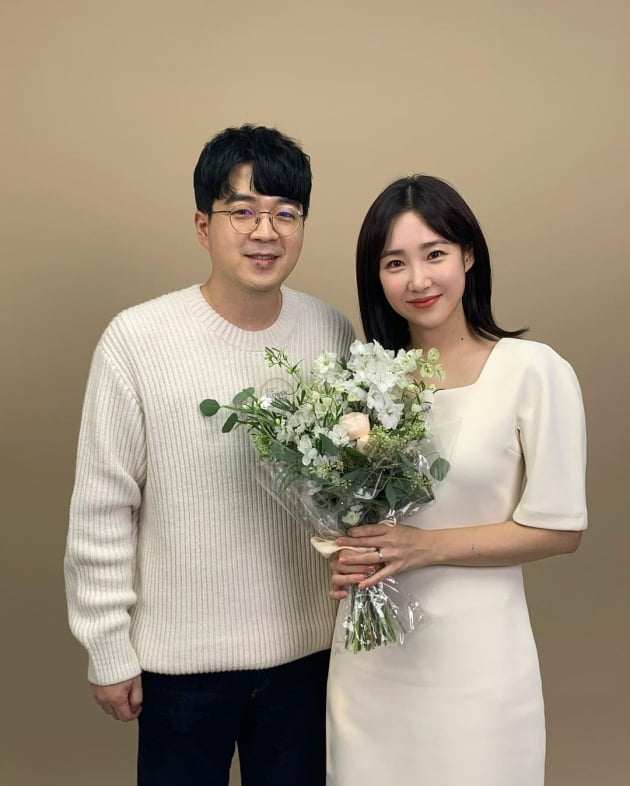 "셀프웨딩" 최희, 두 번째 결혼하나…화이트 드레스에 꽃다발까지 오해 받기 딱 [TEN★]