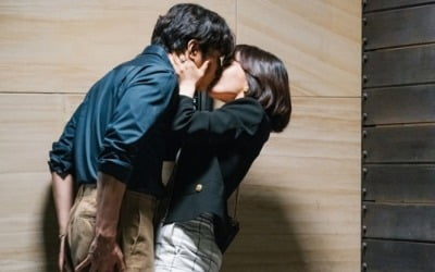 최희서X김주헌, 기습 뽀뽀 "관계 확 달라진다" ('지헤중')