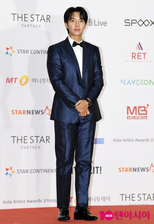 [TEN 포토] 이승기 '시원한 블루'