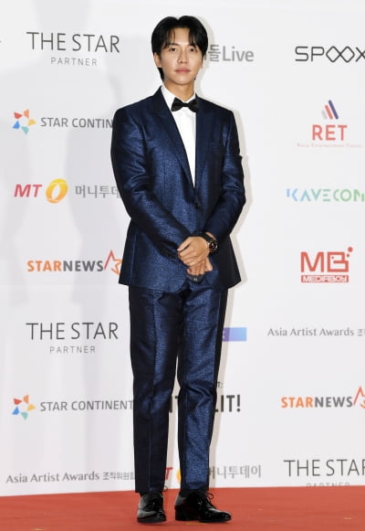 [TEN 포토] 이승기 '시원한 블루'