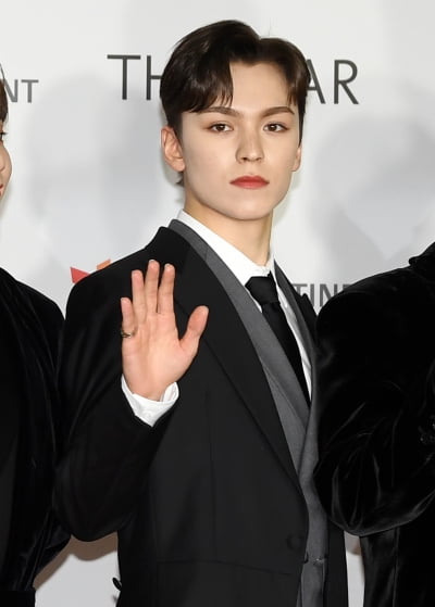 [TEN 포토] 세븐틴 버논 '돋보이는 이목구비'